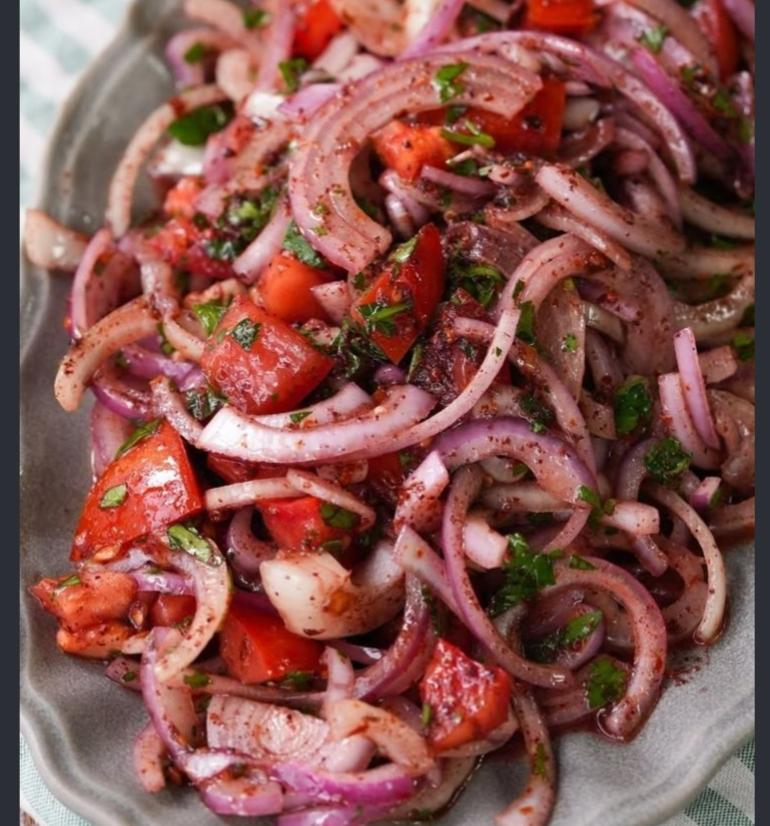 Salada de Cebola do Kebabeiro (Soğan Salatası)